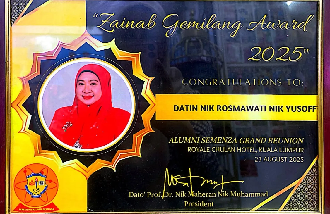 Zainab Gemilang Award 2025 plaque